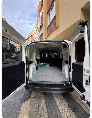 Evcil hayvan sahiplerine şehir içi kolaylık sağlayan pratik pet taksi hizmeti.